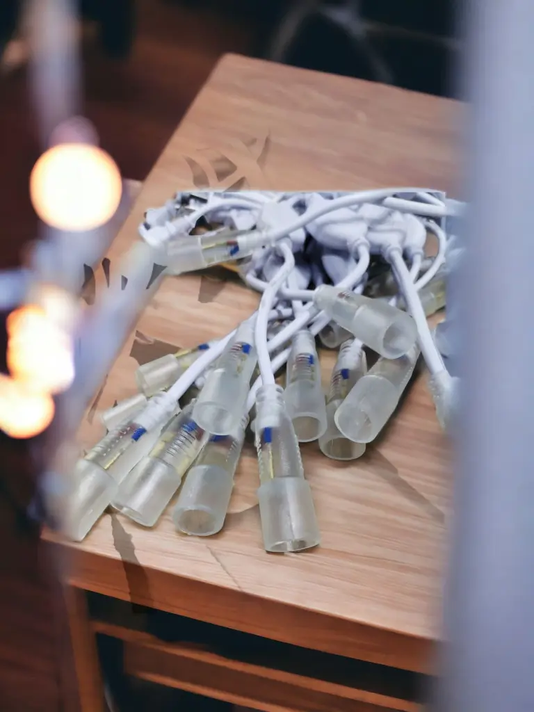 NL90 CONECTOR A 110V  PARA CINTA LEDDENEON REDONDA DE 14MM-PhotoRoom (2).webp